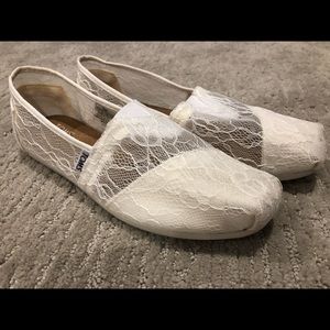 White lace Toms